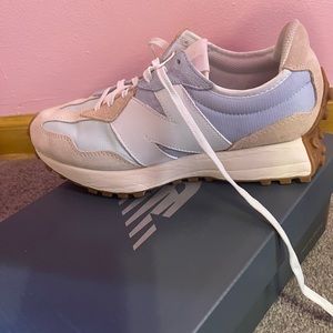 New Balance 327